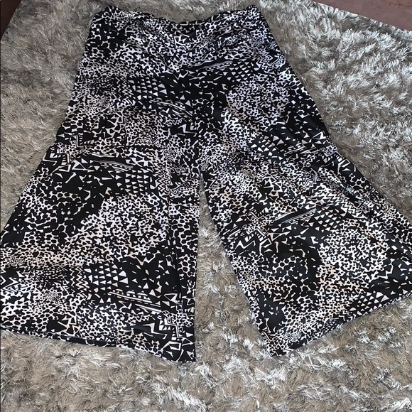 🌼FOR BUNDLE ONLY🌼Addressing Woman Palazzo - Picture 1 of 7